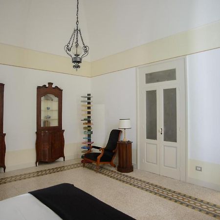 Bed and Breakfast Palazzo Introna Мола-ди-Бари Экстерьер фото