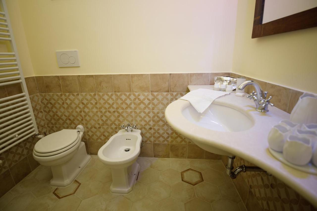 Bed and Breakfast Palazzo Introna Мола-ди-Бари Экстерьер фото