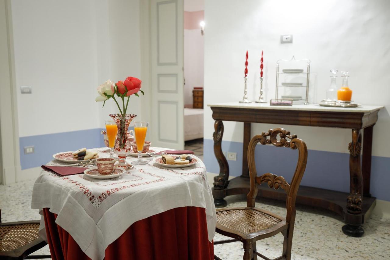 Bed and Breakfast Palazzo Introna Мола-ди-Бари Экстерьер фото
