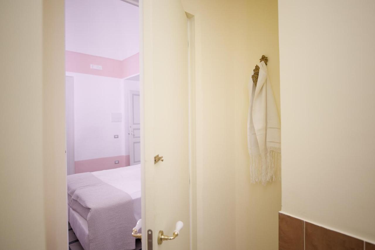 Bed and Breakfast Palazzo Introna Мола-ди-Бари Экстерьер фото