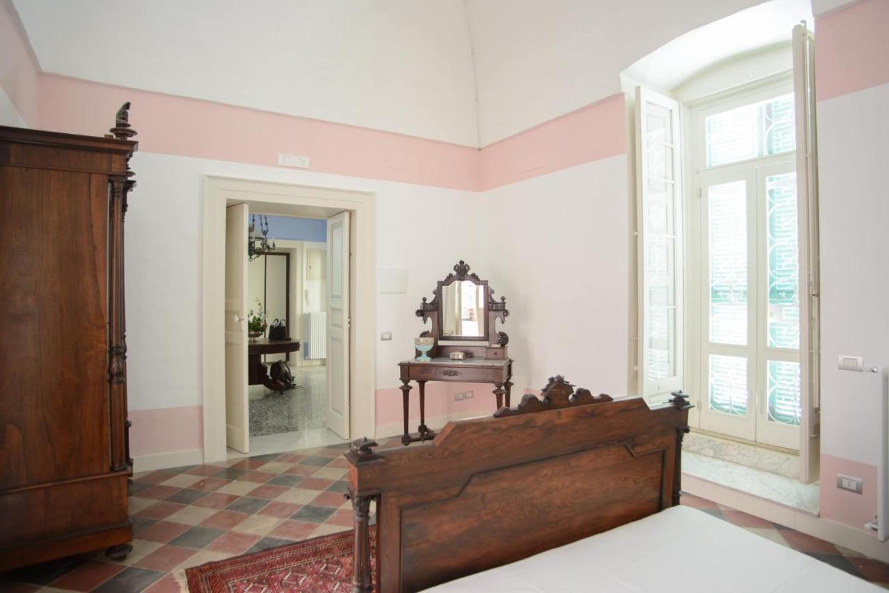 Bed and Breakfast Palazzo Introna Мола-ди-Бари Экстерьер фото
