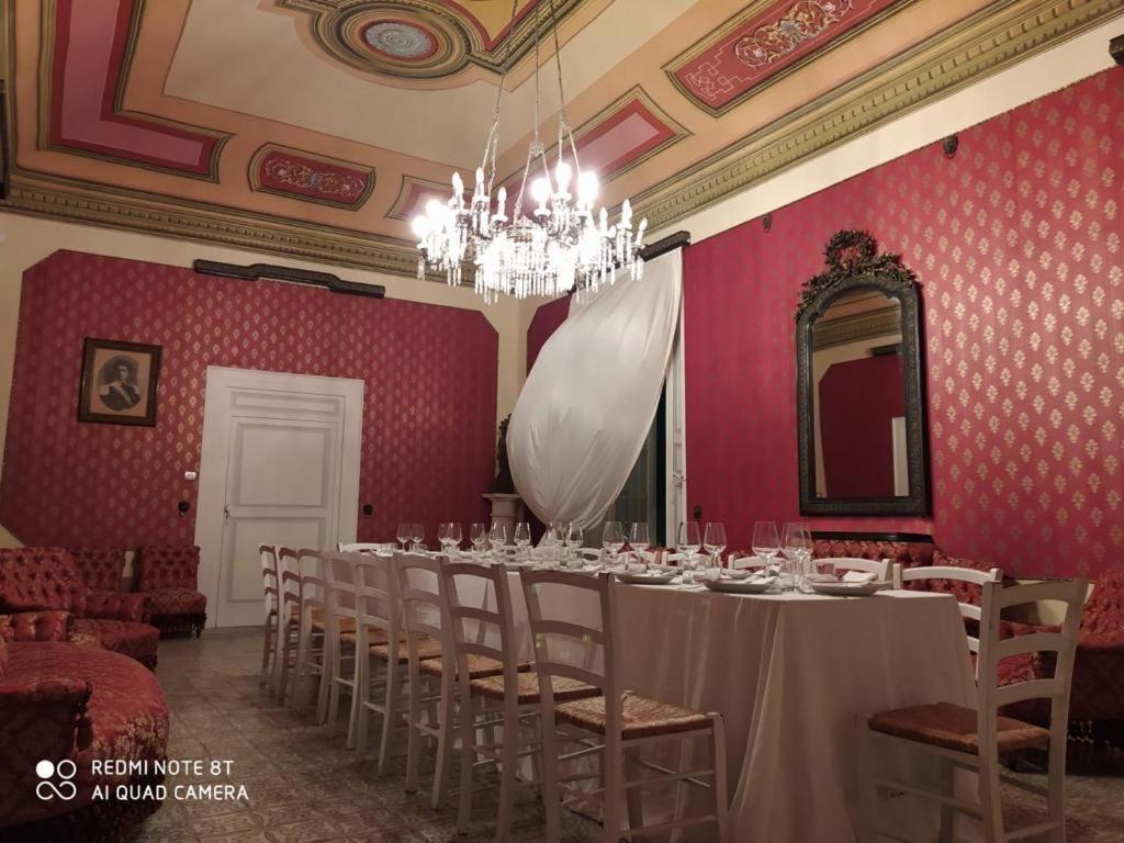 Bed and Breakfast Palazzo Introna Мола-ди-Бари Экстерьер фото