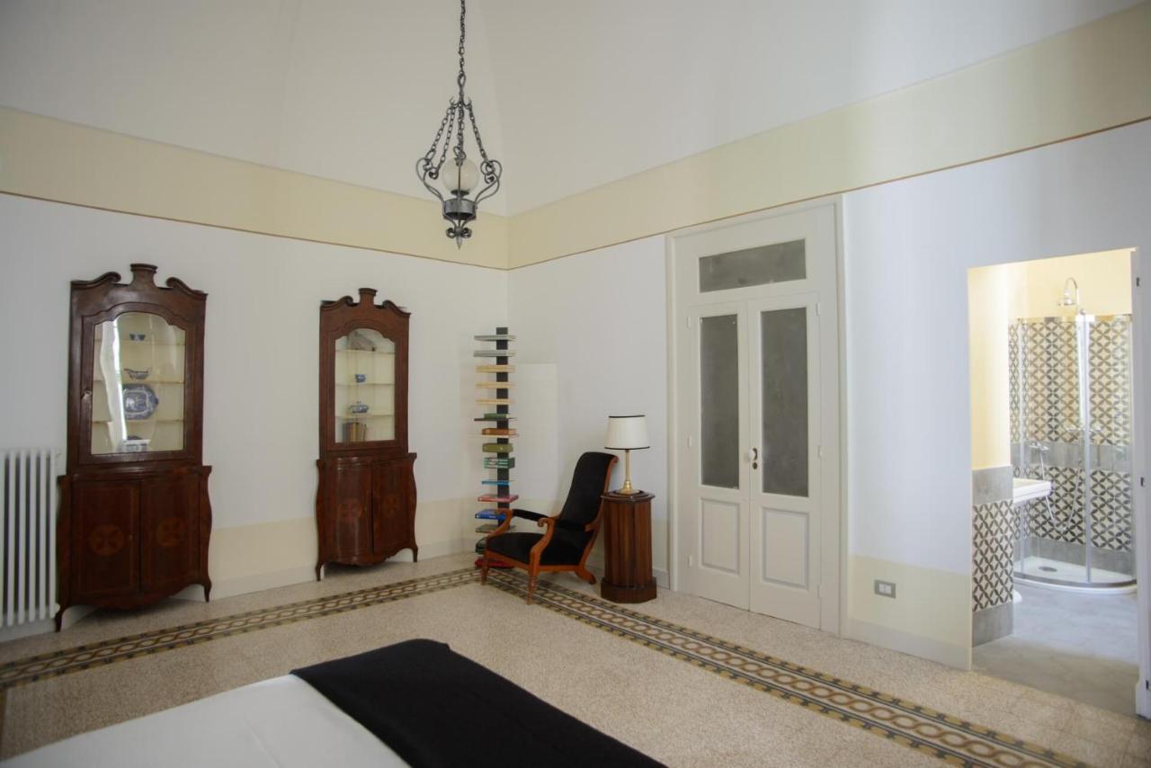 Bed and Breakfast Palazzo Introna Мола-ди-Бари Экстерьер фото